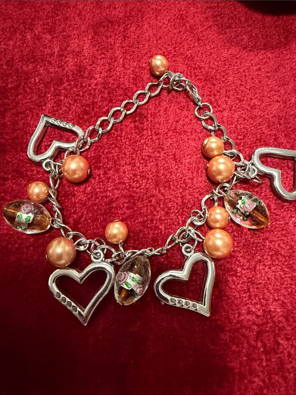 Unsigned silver tone Gold Pearl/Heart Charm Bracelet wVenetian glass beads7”-9”